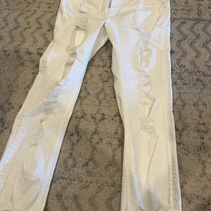 Woman's white  pants size 28 ankle length perfect condition